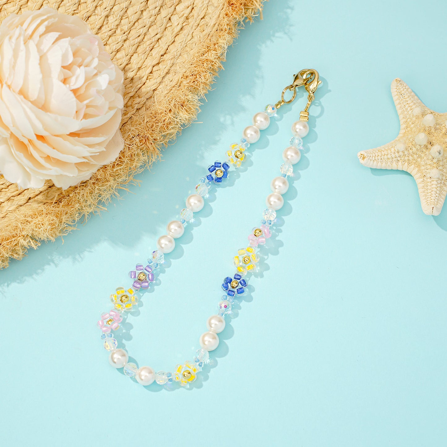Summer Pearl Daisy Beaded Phone Strap – Short Wrist Lanyard with Elegant Floral Charms | Trendy Minimalist Phone Chain for Girls